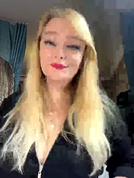 Snapshot of Sweet-blonde chatting on 11/17/25, 12:22 Sweet-blonde online show from 11/17/25, 12:22