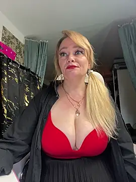 Snapshot of Sweet-blonde chatting on 06/04/26, 10:27 Sweet-blonde online show from 06/04/26, 10:27
