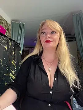 Snapshot of Sweet-blonde chatting on 06/14/26, 10:12 Sweet-blonde online show from 06/14/26, 10:12