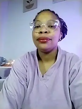 Snapshot of Lauraricci__ chatting on 11/05/25, 03:17 Lauraricci online show from 11/05/25, 03:17