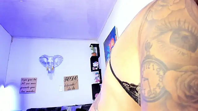 Snapshot of sofia_salie chatting on 11/04/25, 12:37 sofia salie online show from 11/04/25, 12:37