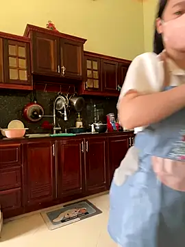 Helen-Tran online show from 10/07/25, 03:14