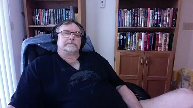 Vinyl22xh online show from 04/15/26, 04:03