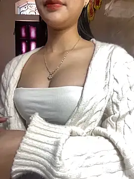 Snapshot of Linh247380 chatting on 12/17/25, 01:11 Linh247380 online show from 12/17/25, 01:11