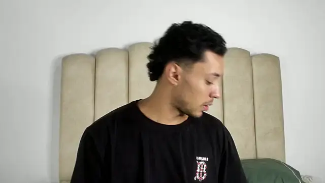 Snapshot of aroncooper1 chatting on 10/06/25, 09:51 aroncooper1 online show from 10/06/25, 09:51