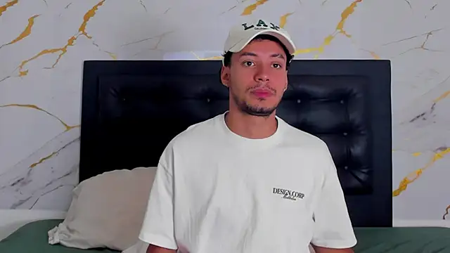 Snapshot of aroncooper1 chatting on 10/08/25, 12:36 aroncooper1 online show from 10/08/25, 12:36