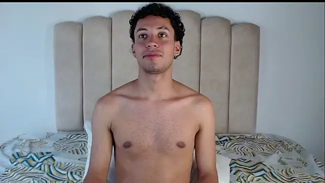 Snapshot of aroncooper1 chatting on 10/31/25, 03:57 aroncooper1 online show from 10/31/25, 03:57