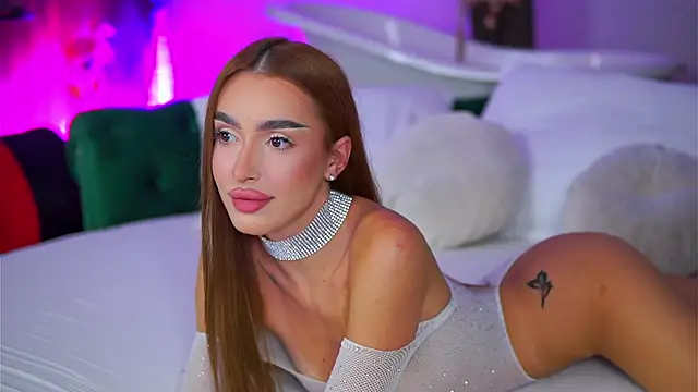 Snapshot of ClaraBenatti chatting on 10/22/25, 06:18 ClaraBenatti online show from 10/22/25, 06:18