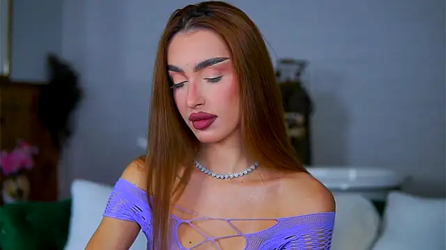 Snapshot of ClaraBenatti chatting on 11/05/25, 07:36 ClaraBenatti online show from 11/05/25, 07:36