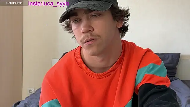 Snapshot of luca_syn chatting on 09/24/25, 09:45 luca syn online show from 09/24/25, 09:45