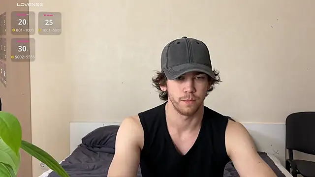 Snapshot of luca_syn chatting on 10/15/25, 10:37 luca syn online show from 10/15/25, 10:37