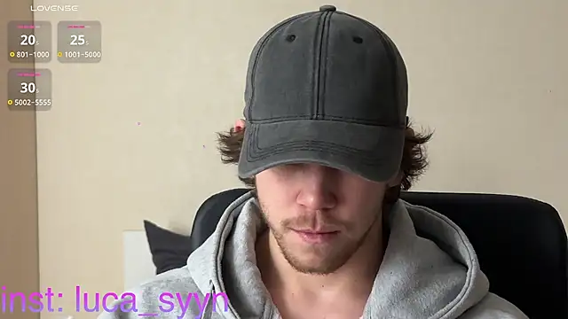 Snapshot of luca_syn chatting on 10/17/25, 02:30 luca syn online show from 10/17/25, 02:30