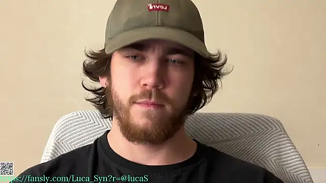 Snapshot of luca_syn chatting on 11/28/25, 02:20 luca syn online show from 11/28/25, 02:20