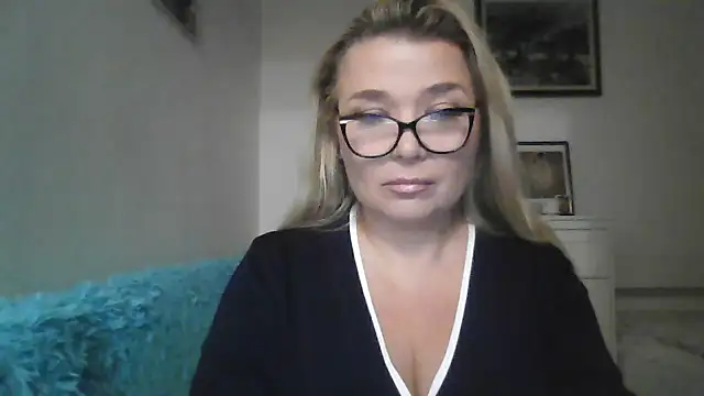 Myrienna online show from 10/02/25, 08:38