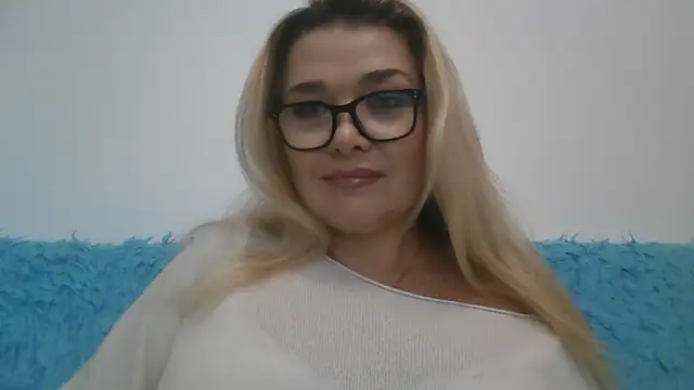 Myrienna online show from 10/23/25, 11:42