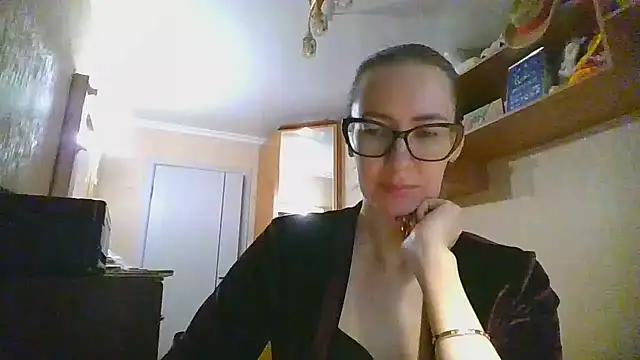 Snapshot of Norivann chatting on 11/17/25, 10:21 Norivann online show from 11/17/25, 10:21