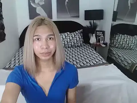 Yuriidelaveigne online show from 10/04/25, 06:00