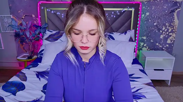 KellyHayden online show from 10/03/25, 10:23