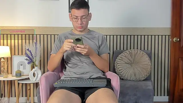 Snapshot of marcuswildx chatting on 09/23/25, 11:35 marcuswildx online show from 09/23/25, 11:35