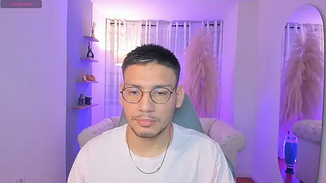 Snapshot of marcuswildx chatting on 09/29/25, 08:13 marcuswildx online show from 09/29/25, 08:13