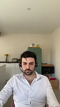 Snapshot of eauminerale chatting on 02/25/26, 10:14 eauminerale online show from 02/25/26, 10:14