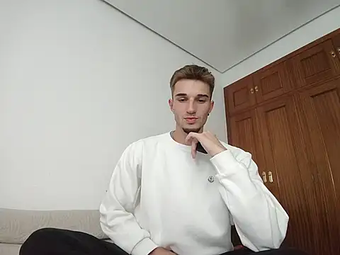 jorgeereyy online show from 10/21/25, 03:35