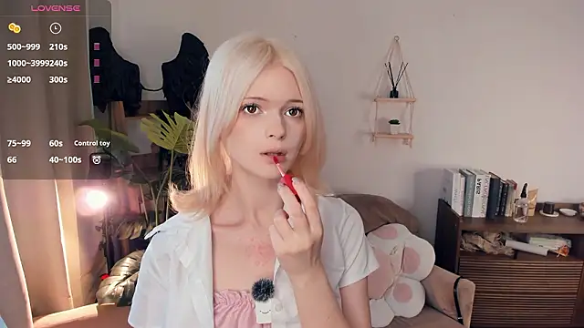 LaureMestler online show from 03/26/26, 08:42