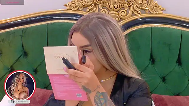 Snapshot of CourtneyRoses chatting on 11/15/25, 01:29 CourtneyRoses online show from 11/15/25, 01:29