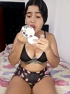 Snapshot of Sashalana chatting on 12/14/25, 10:53 Sashalana online show from 12/14/25, 10:53