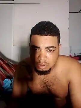 Snapshot of esteban1992 chatting on 11/05/25, 02:44 esteban1992 online show from 11/05/25, 02:44