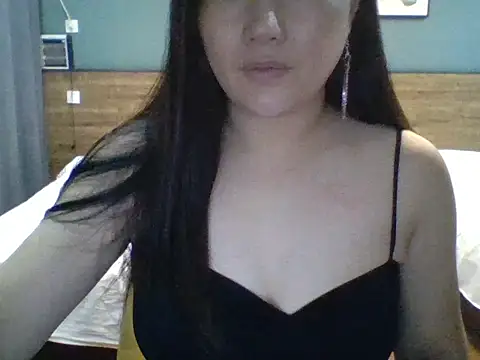 xiaoyizi online show from 09/27/25, 04:01