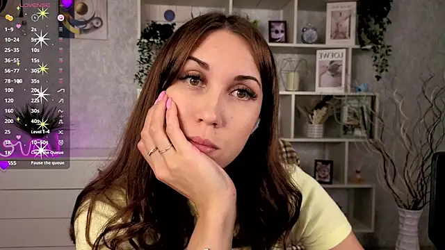 Snapshot of DreamVelour chatting on 10/21/25, 08:31 DreamVelour online show from 10/21/25, 08:31