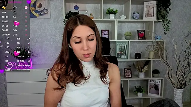 Snapshot of DreamVelour chatting on 10/23/25, 08:18 DreamVelour online show from 10/23/25, 08:18