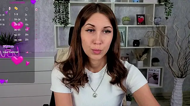 Snapshot of DreamVelour chatting on 10/24/25, 09:44 DreamVelour online show from 10/24/25, 09:44