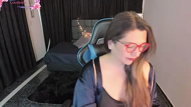 Snapshot of Hanna_MA chatting on 10/24/25, 02:24 Hanna MA online show from 10/24/25, 02:24