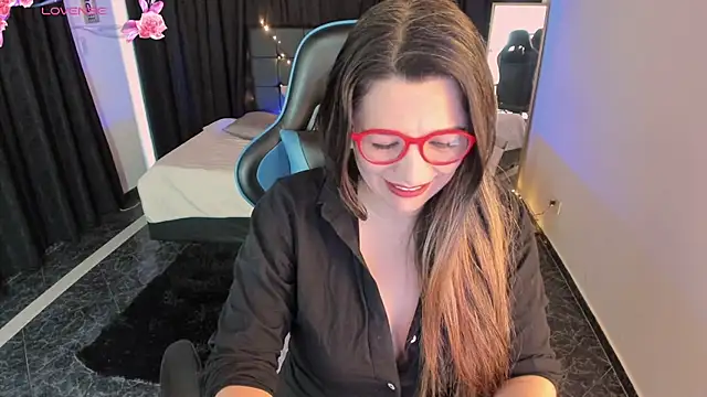 Snapshot of Hanna_MA chatting on 11/01/25, 01:13 Hanna MA online show from 11/01/25, 01:13