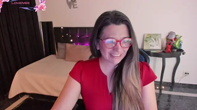 Snapshot of Hanna_MA chatting on 11/25/25, 03:23 Hanna MA online show from 11/25/25, 03:23