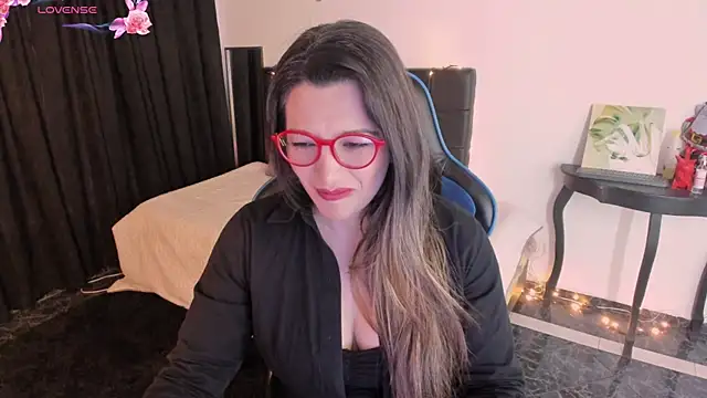 Snapshot of Hanna_MA chatting on 11/26/25, 03:57 Hanna MA online show from 11/26/25, 03:57