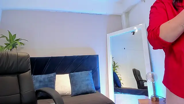 Snapshot of Iris_Parkerr chatting on 10/28/25, 11:47 Iris Parkerr online show from 10/28/25, 11:47