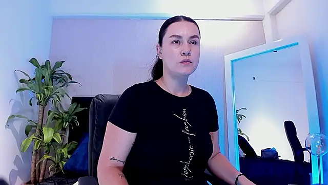 Snapshot of Iris_Parkerr chatting on 12/15/25, 11:58 Iris Parkerr online show from 12/15/25, 11:58