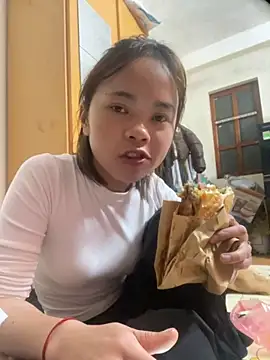 Snapshot of nayyyteyfe chatting on 10/12/25, 04:06 nayyyteyfe online show from 10/12/25, 04:06