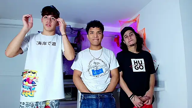 Snapshot of latin_naughty_boys chatting on 10/19/25, 05:30 latin naughty boys online show from 10/19/25, 05:30