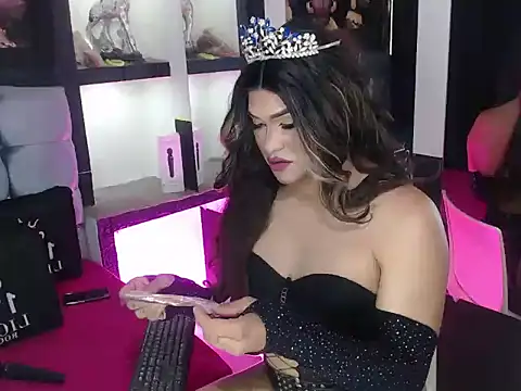 Snapshot of Sophia_hott01 chatting on 10/10/25, 12:04 Sophia hott01 online show from 10/10/25, 12:04