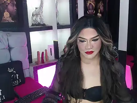 Snapshot of Sophia_hott01 chatting on 10/14/25, 02:12 Sophia hott01 online show from 10/14/25, 02:12