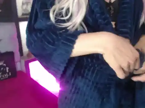 Snapshot of Sophia_hott01 chatting on 10/23/25, 12:21 Sophia hott01 online show from 10/23/25, 12:21