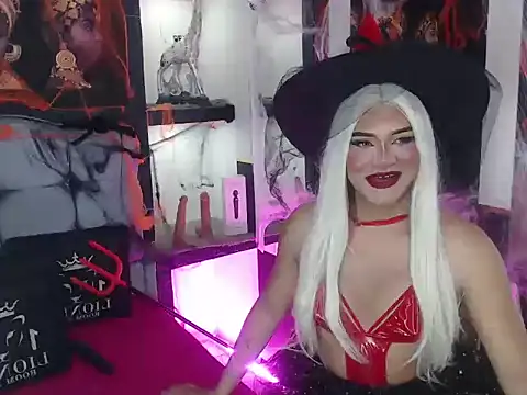 Snapshot of Sophia_hott01 chatting on 10/25/25, 12:02 Sophia hott01 online show from 10/25/25, 12:02