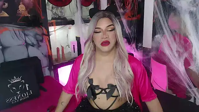 Snapshot of Sophia_hott01 chatting on 10/28/25, 12:58 Sophia hott01 online show from 10/28/25, 12:58