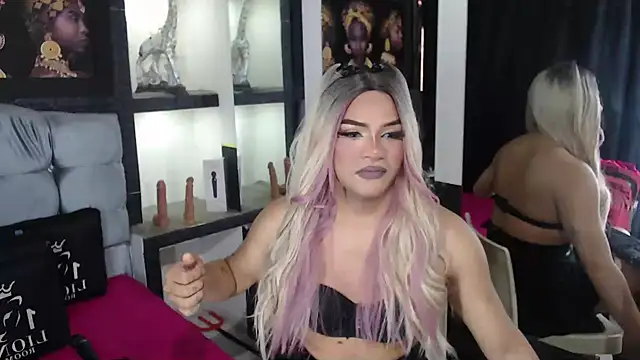 Snapshot of Sophia_hott01 chatting on 11/03/25, 12:28 Sophia hott01 online show from 11/03/25, 12:28