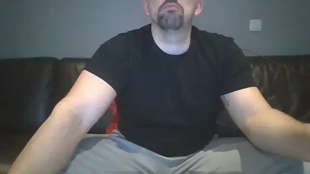 Snapshot of me2youYou2me chatting on 11/30/25, 07:12 me2youYou2me online show from 11/30/25, 07:12