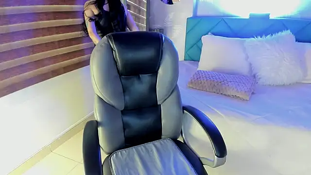 Antonela vargas online show from 03/18/26, 12:30